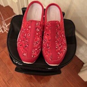 Beautiful pair of slip in shoes in exclusive red paisley size 8 1/2 wide
